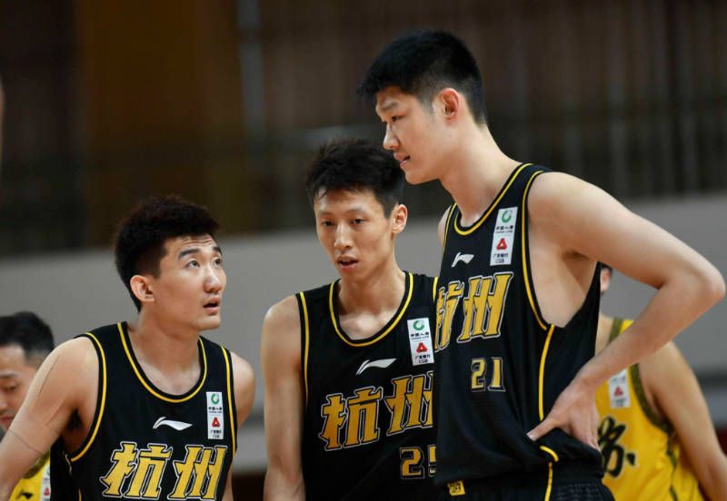 本坦库尔上轮首发之后再次受伤，托特纳姆热刺目前伤病名单很长，至少有10名球员存在不同程度的伤病问题。